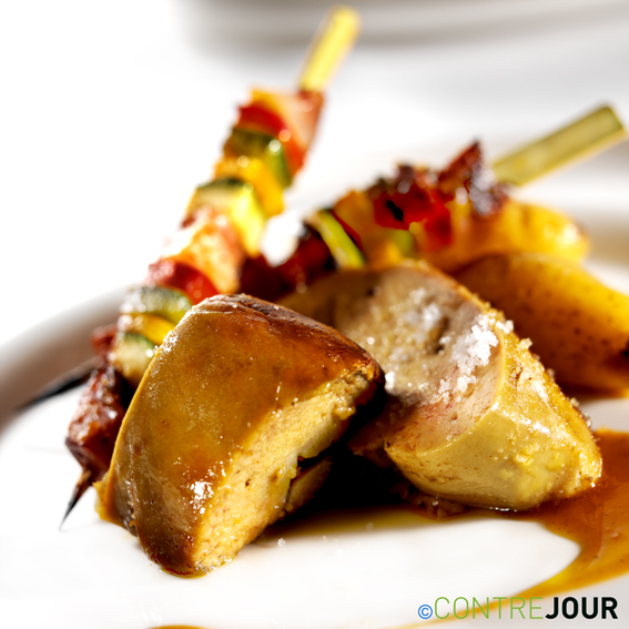 Barbecue de foie gras, légumes aux épices, pommes rattes et speck grillé