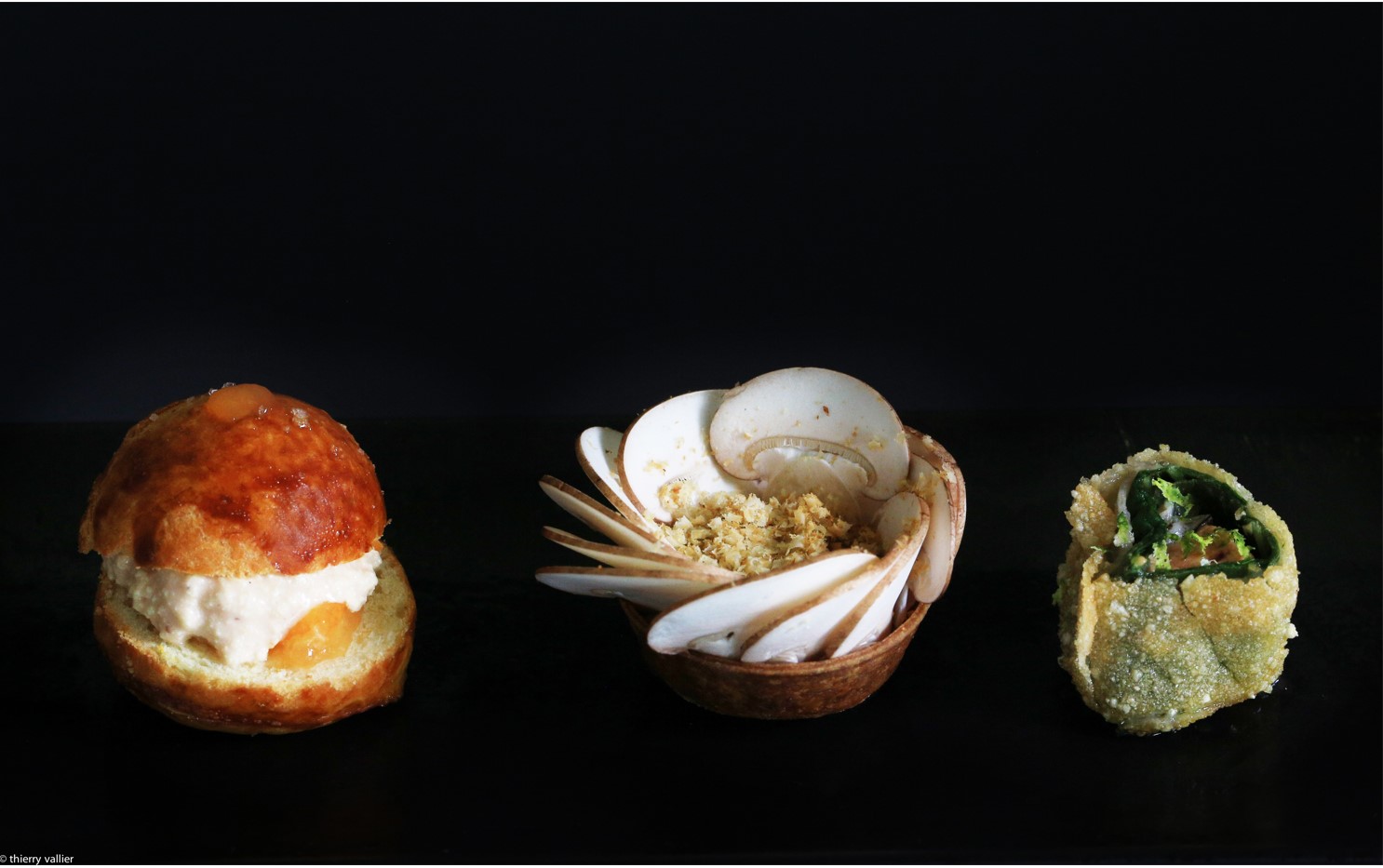 Tartelette à la châtaigne, crème de cèpes et foie gras ; Cromesquis de foie gras et huître ; Brioche tropézienne foie gras et agrumes