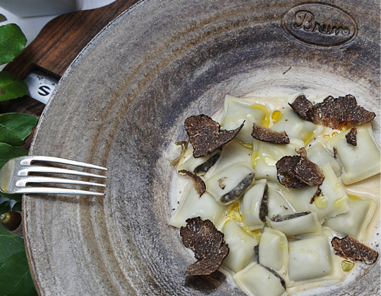 assiette contenant les ravioles à la truffe