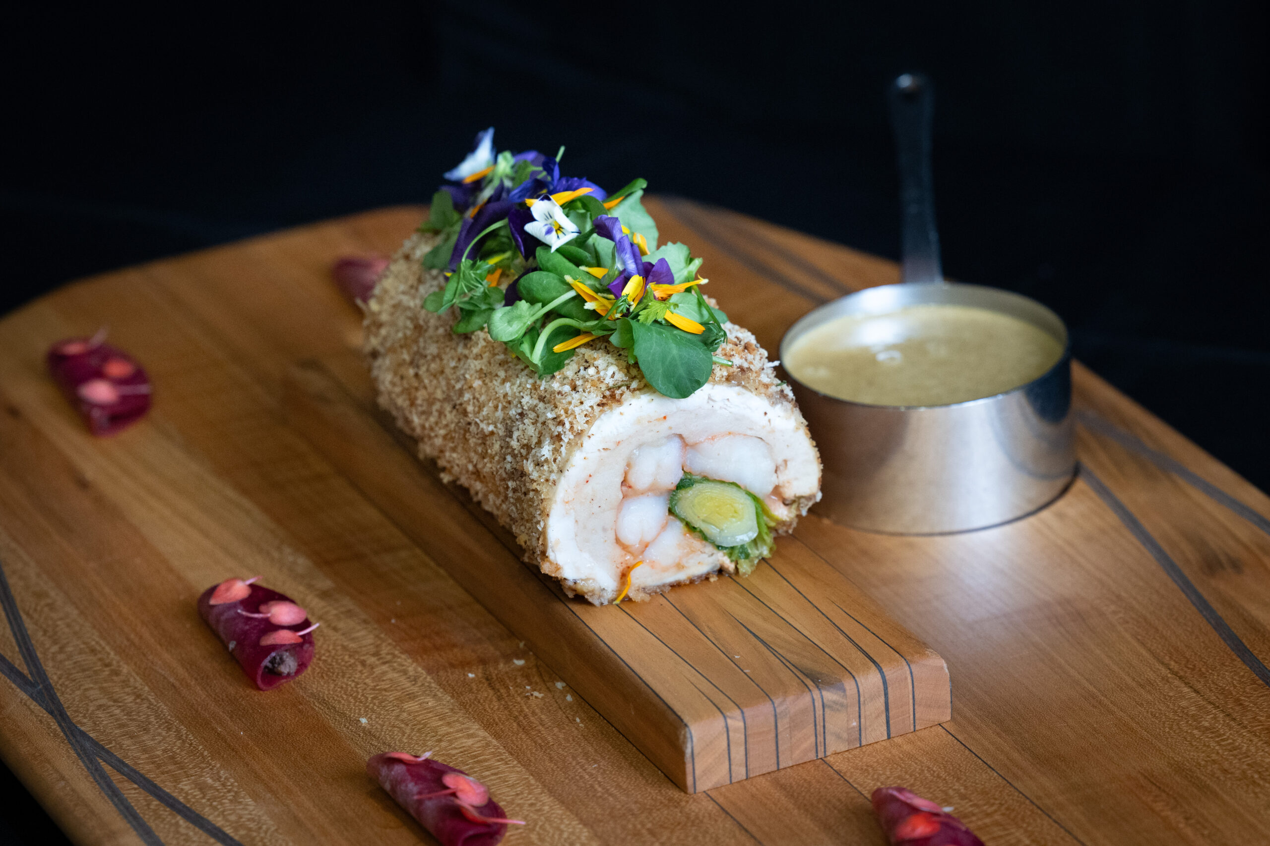 Ballotine de la terre et mer, sauce foie gras, raviole de betterave et